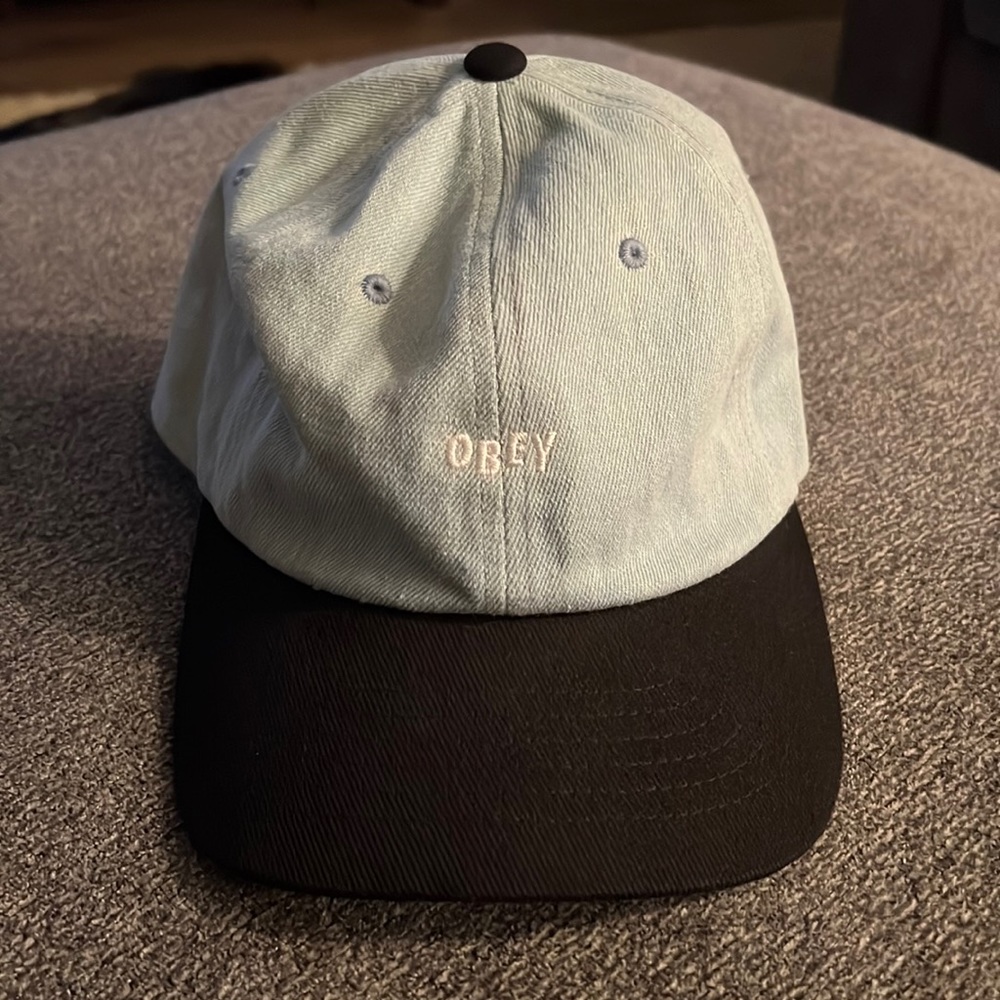 OBEY Snapback hat. Baby blue & black.
